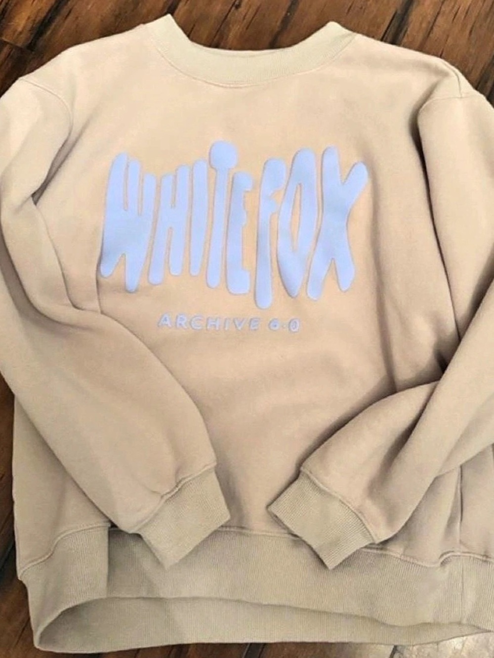 Whitefox Graphic Sweatshirt in Beige & Purple Like New
